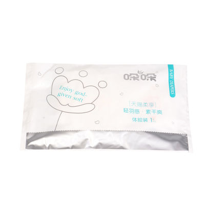 Absorbant blanc de triple de la couleur ADL de couches-culottes nouveau-nées de bébé de film de PE