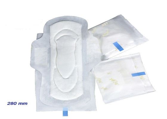 Le PE blanc Backsheet s'est envolé les protections sanitaires hypoallergéniques pour le saignement lourd