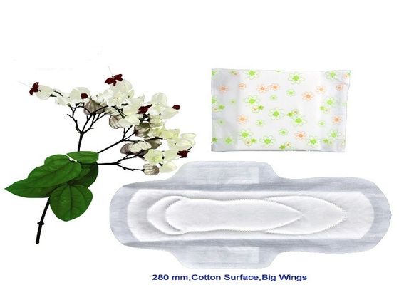 Le PE blanc Backsheet s'est envolé les protections sanitaires hypoallergéniques pour le saignement lourd